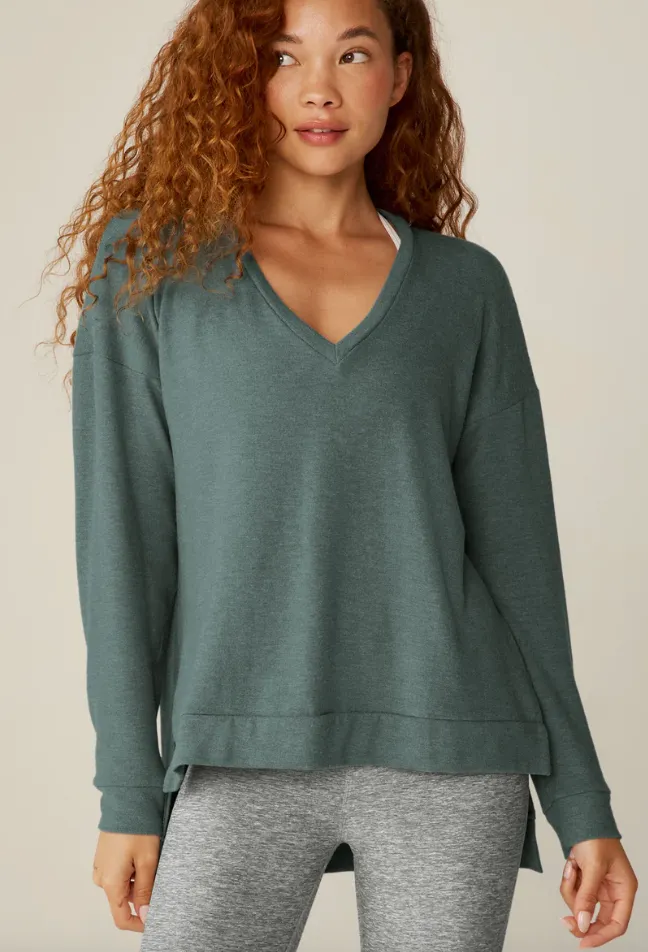 Beyond Yoga Long Weekend Lounge Pullover