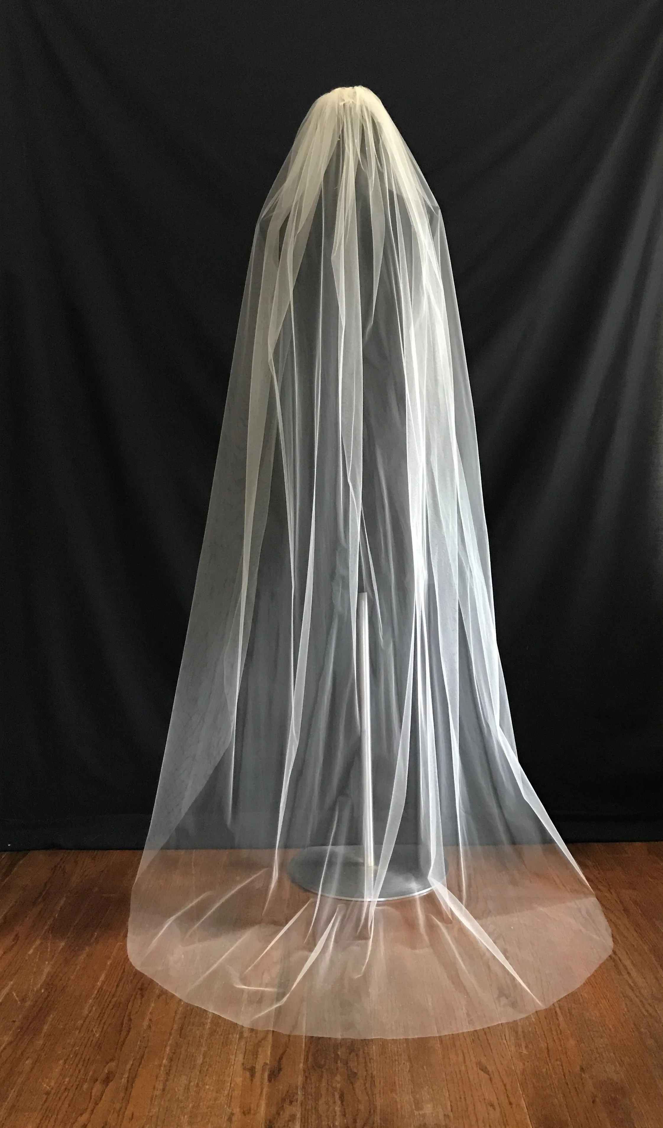 Veil 600: Cut edge veil cathedral length